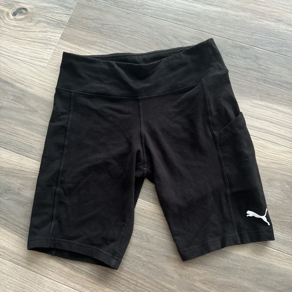 Size small puma biking shorts.
